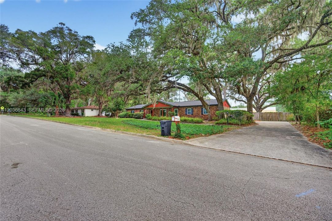 For Sale: $368,000 (3 beds, 2 baths, 1904 Square Feet)