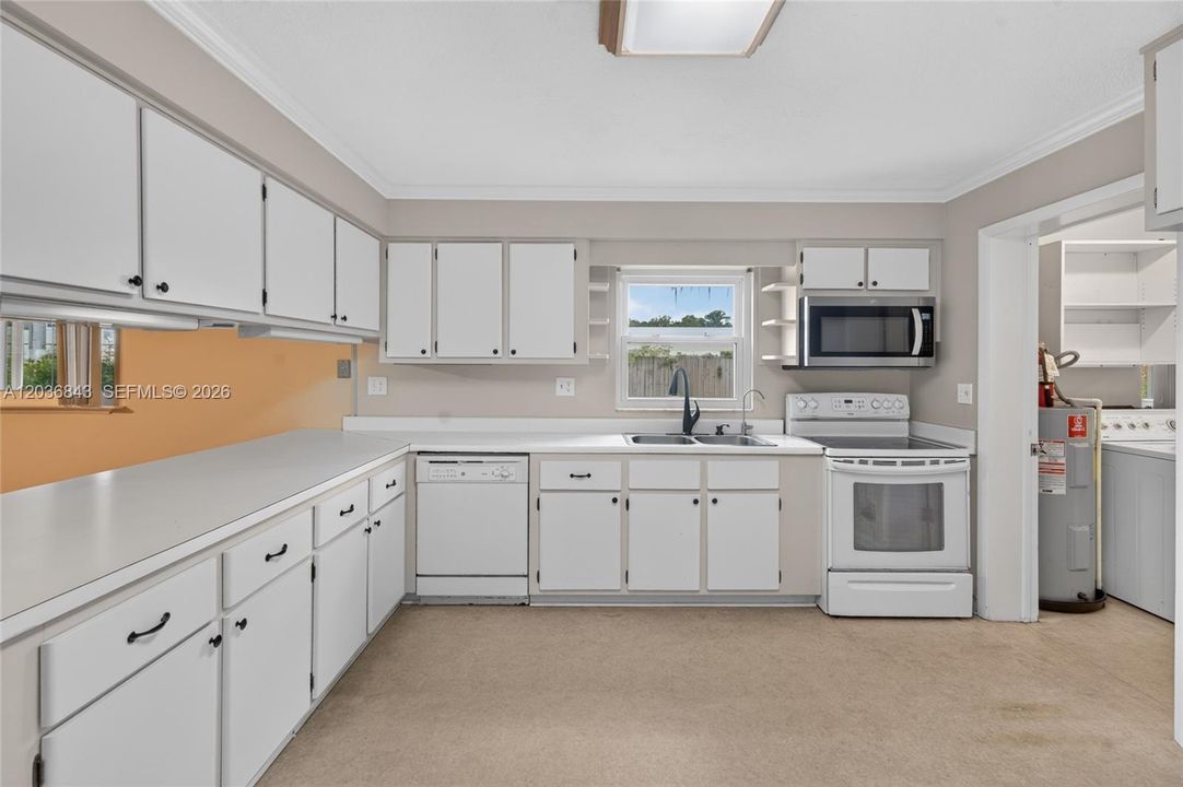 For Sale: $368,000 (3 beds, 2 baths, 1904 Square Feet)
