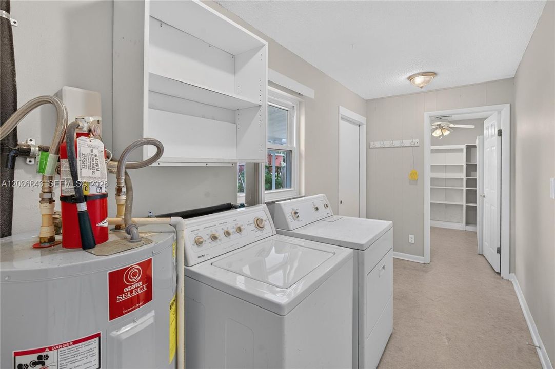 For Sale: $368,000 (3 beds, 2 baths, 1904 Square Feet)
