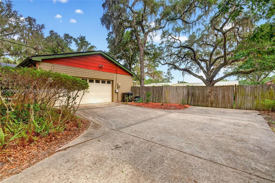 For Sale: $368,000 (3 beds, 2 baths, 1904 Square Feet)