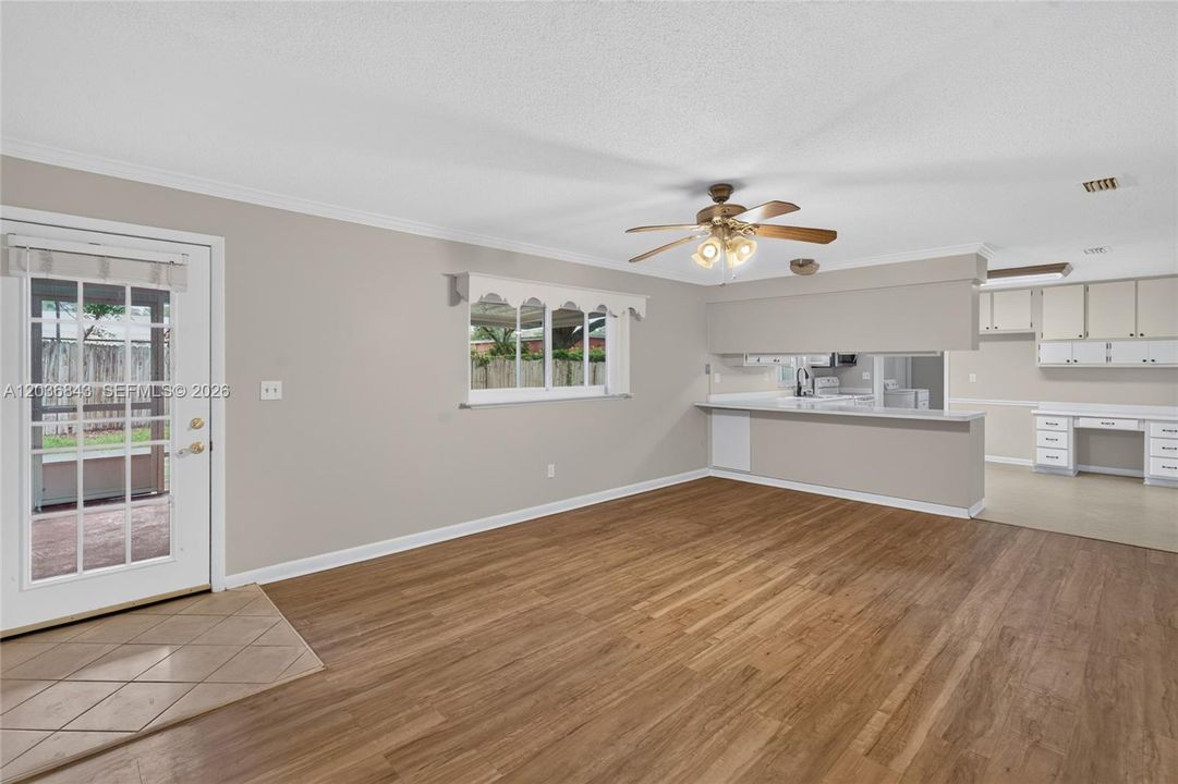 For Sale: $368,000 (3 beds, 2 baths, 1904 Square Feet)