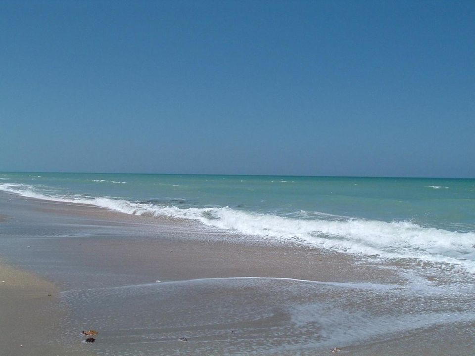BEAUTIFUL TURQUOISE OCEAN