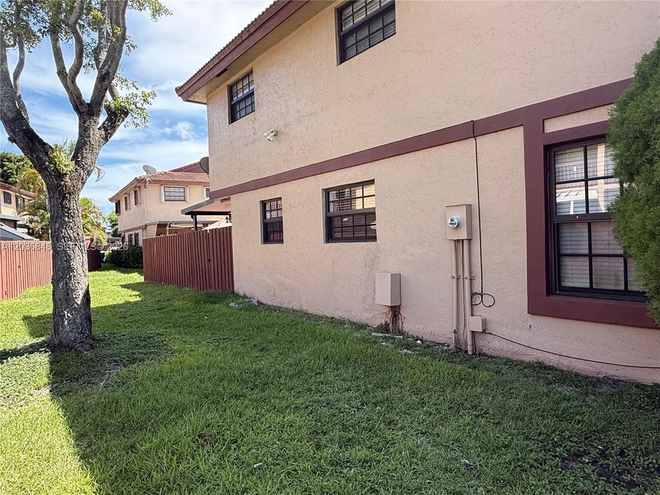 For Rent: $2,800 (3 beds, 2 baths, 1258 Square Feet)