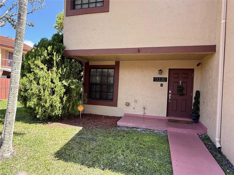 For Rent: $2,800 (3 beds, 2 baths, 1258 Square Feet)
