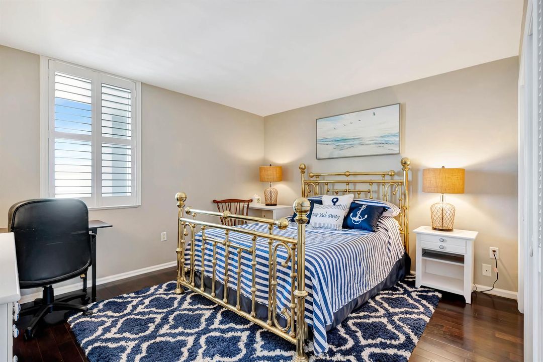 32d Bedroom
