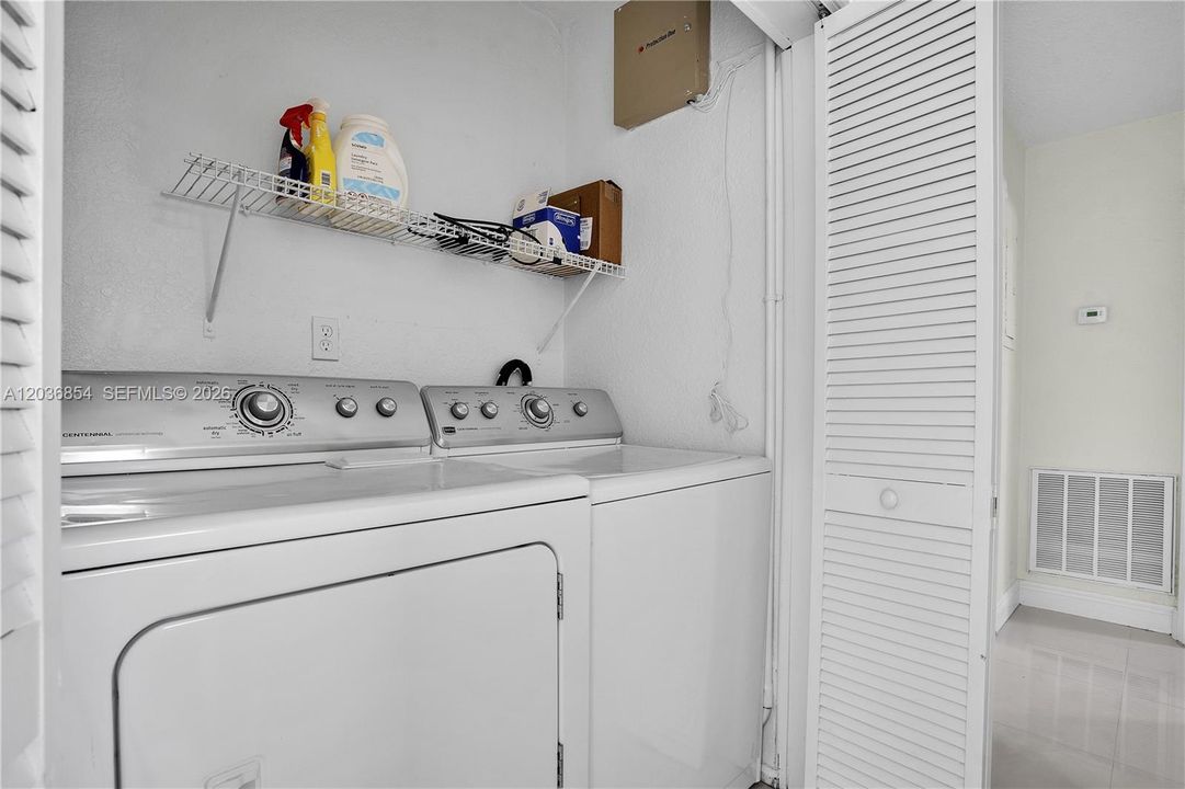 В аренду: $4,000 (3 спален, 2 ванн, 1327 Квадратных фут)