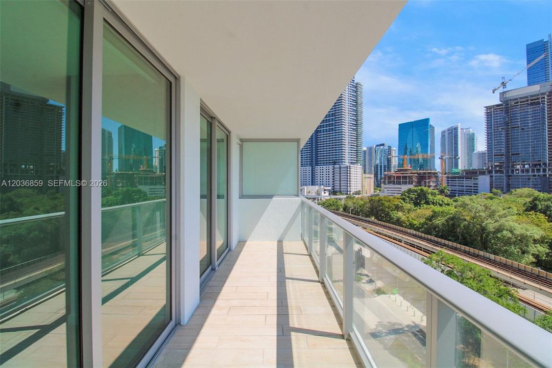 For Sale: $445,000 (1 beds, 1 baths, 659 Square Feet)