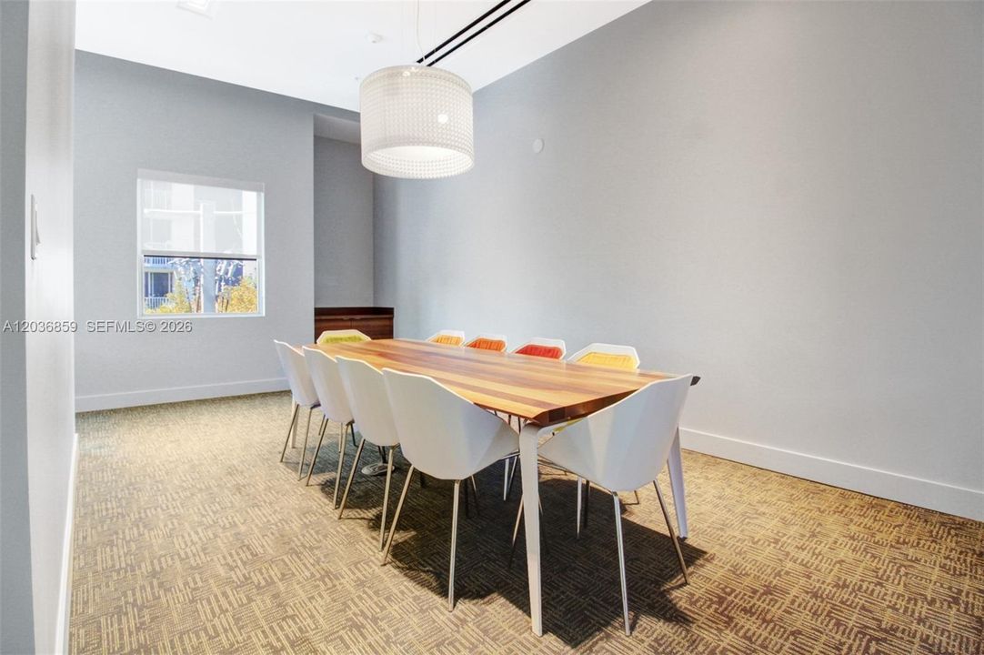 For Sale: $445,000 (1 beds, 1 baths, 659 Square Feet)