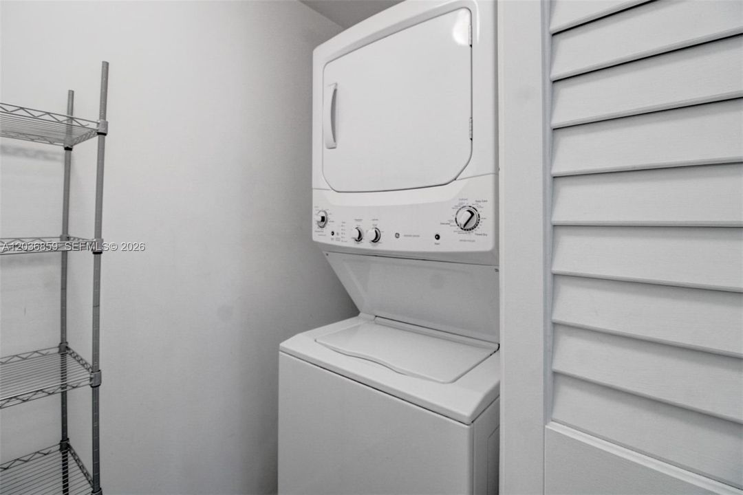 For Sale: $445,000 (1 beds, 1 baths, 659 Square Feet)