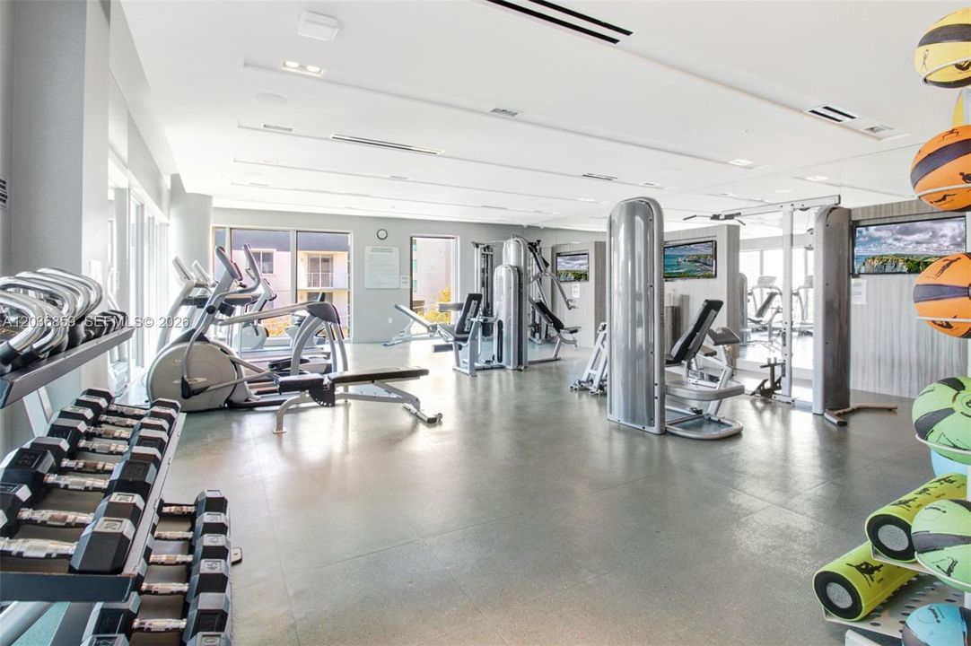 For Sale: $445,000 (1 beds, 1 baths, 659 Square Feet)