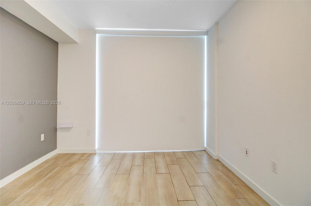 For Sale: $445,000 (1 beds, 1 baths, 659 Square Feet)