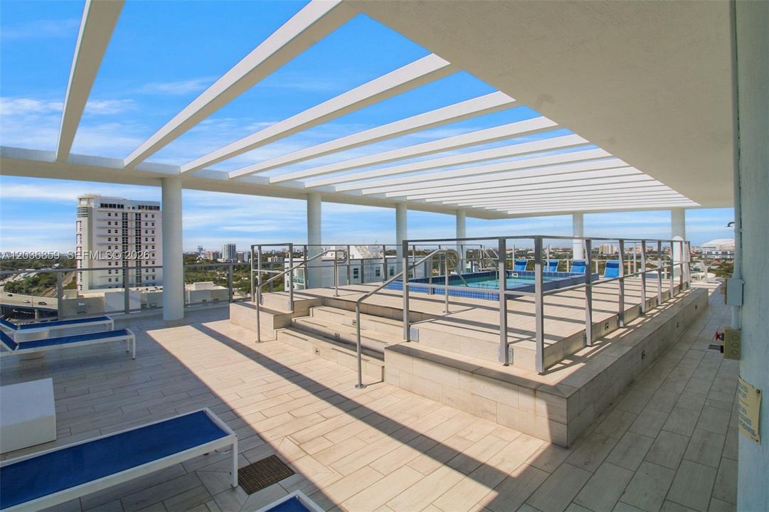 For Sale: $445,000 (1 beds, 1 baths, 659 Square Feet)