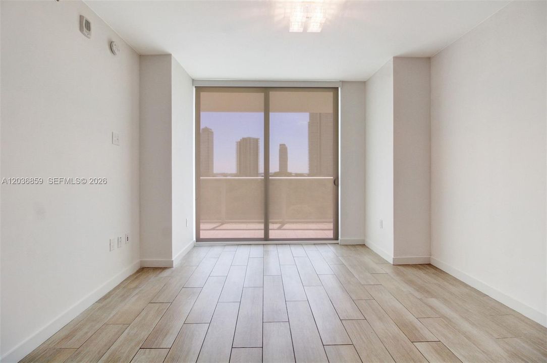 For Sale: $445,000 (1 beds, 1 baths, 659 Square Feet)