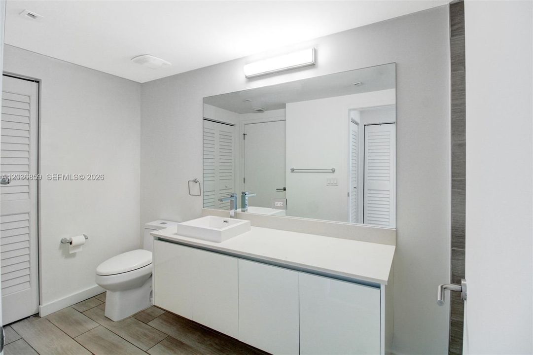 For Sale: $445,000 (1 beds, 1 baths, 659 Square Feet)