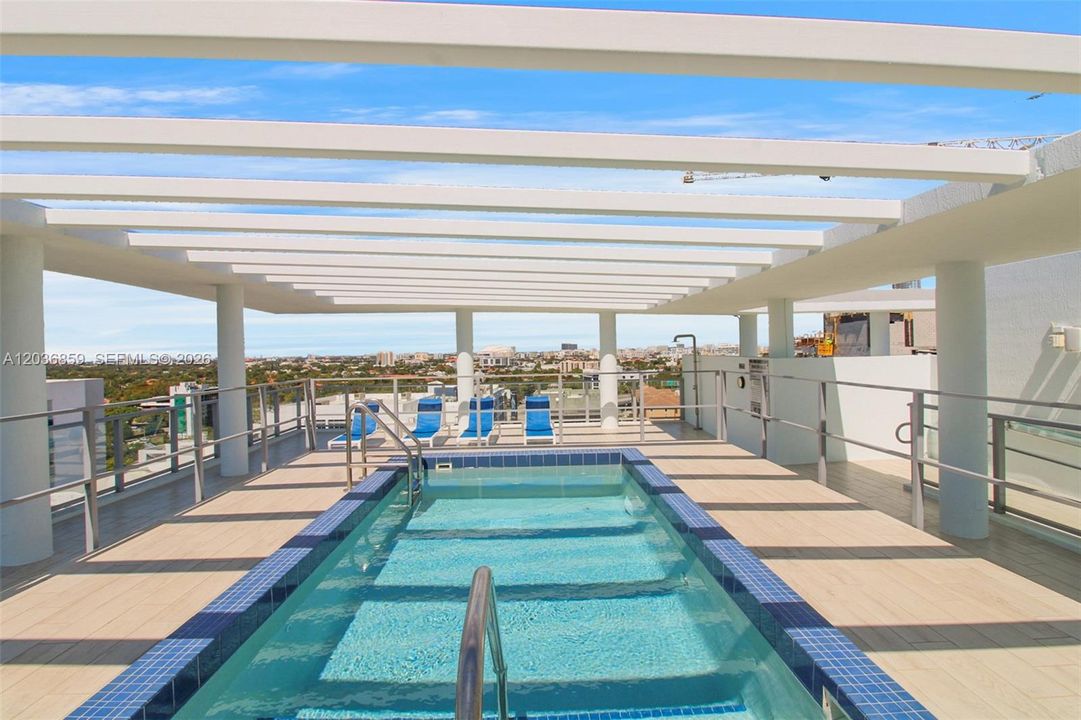 For Sale: $445,000 (1 beds, 1 baths, 659 Square Feet)