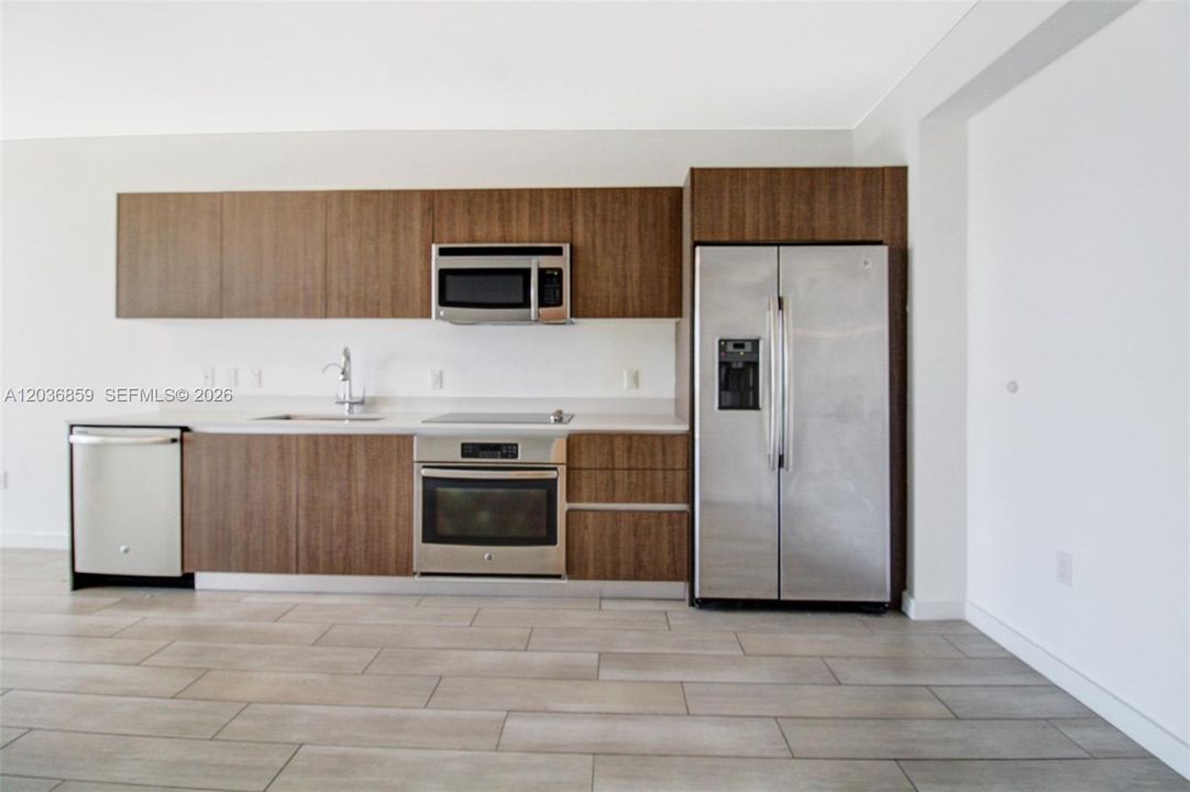 For Sale: $445,000 (1 beds, 1 baths, 659 Square Feet)
