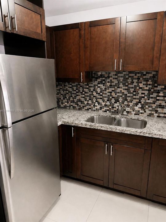 For Rent: $2,500 (2 beds, 1 baths, 936 Square Feet)