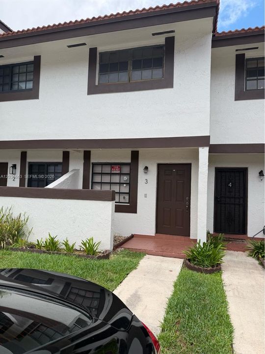For Rent: $2,500 (2 beds, 1 baths, 936 Square Feet)