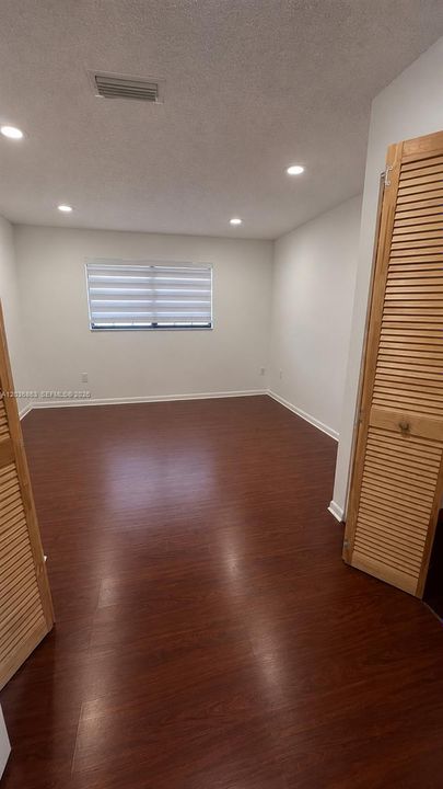 For Rent: $2,500 (2 beds, 1 baths, 936 Square Feet)