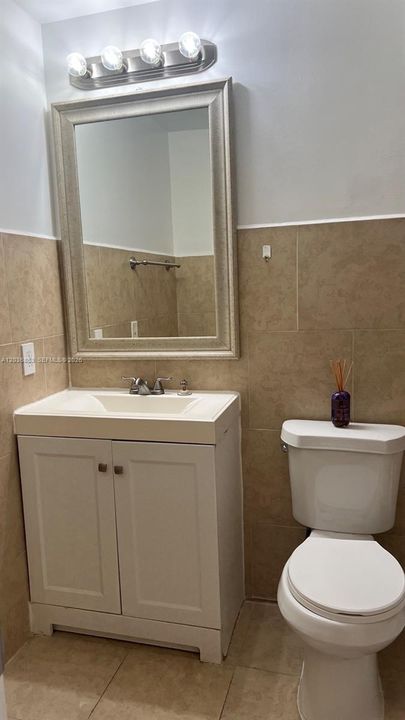 For Rent: $2,500 (2 beds, 1 baths, 936 Square Feet)