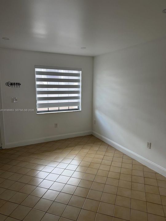 For Rent: $2,500 (2 beds, 1 baths, 936 Square Feet)