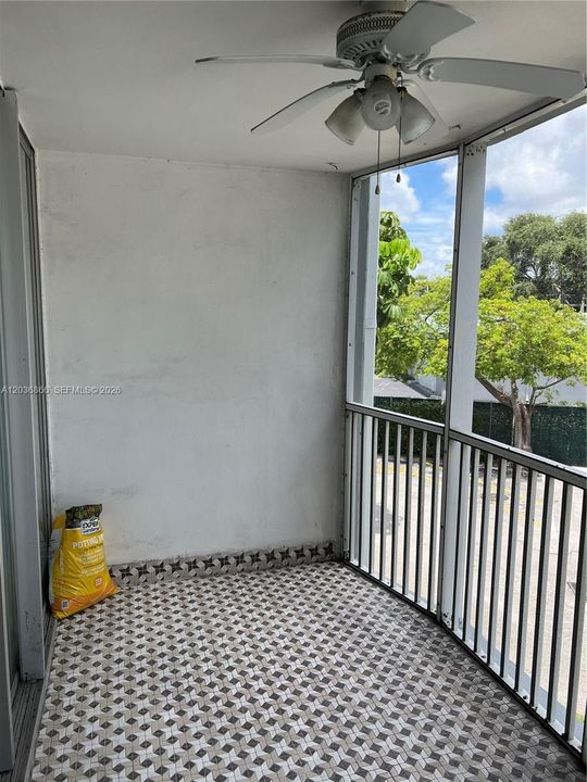 For Rent: $1,675 (1 beds, 1 baths, 909 Square Feet)