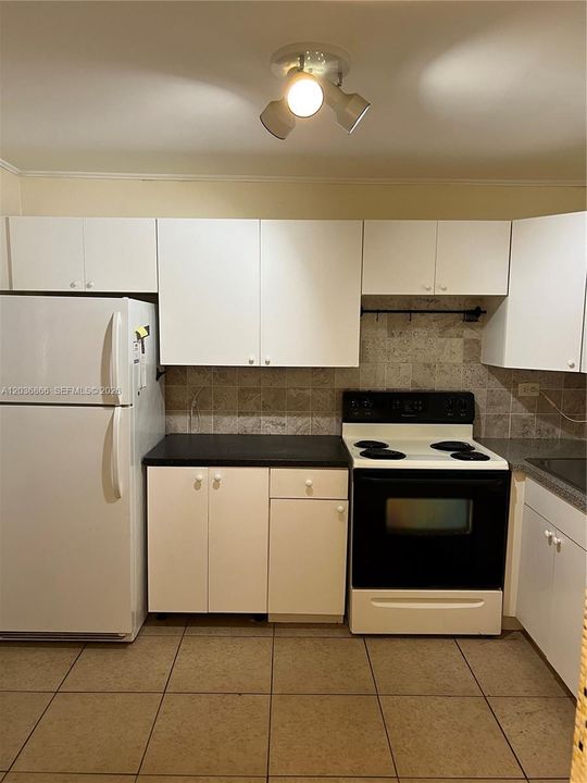 For Rent: $1,675 (1 beds, 1 baths, 909 Square Feet)