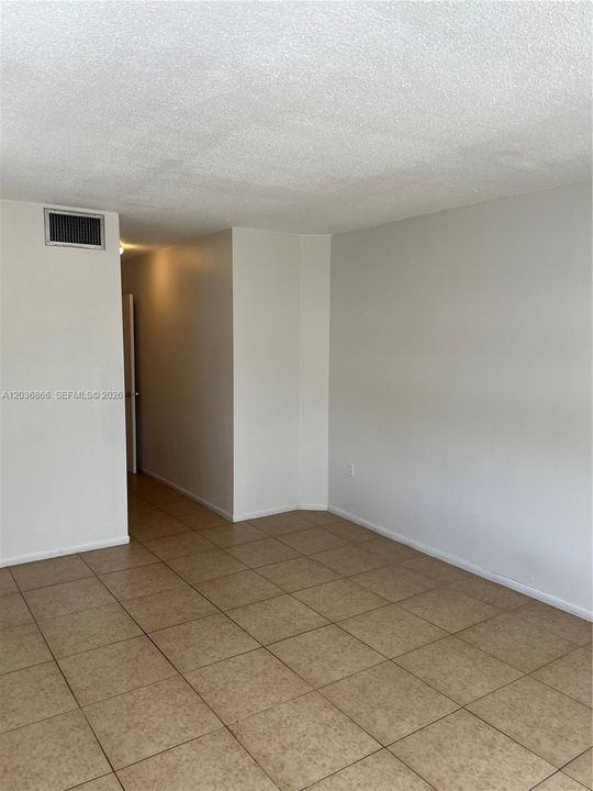 For Rent: $1,675 (1 beds, 1 baths, 909 Square Feet)