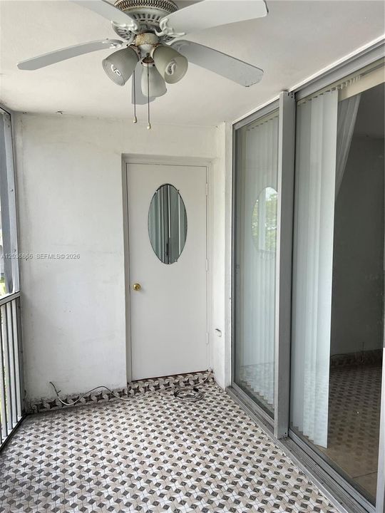 For Rent: $1,675 (1 beds, 1 baths, 909 Square Feet)