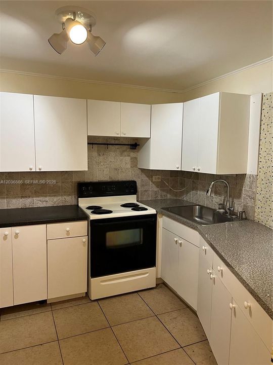 For Rent: $1,675 (1 beds, 1 baths, 909 Square Feet)