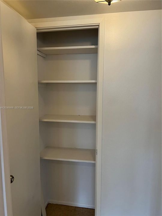 For Rent: $1,675 (1 beds, 1 baths, 909 Square Feet)