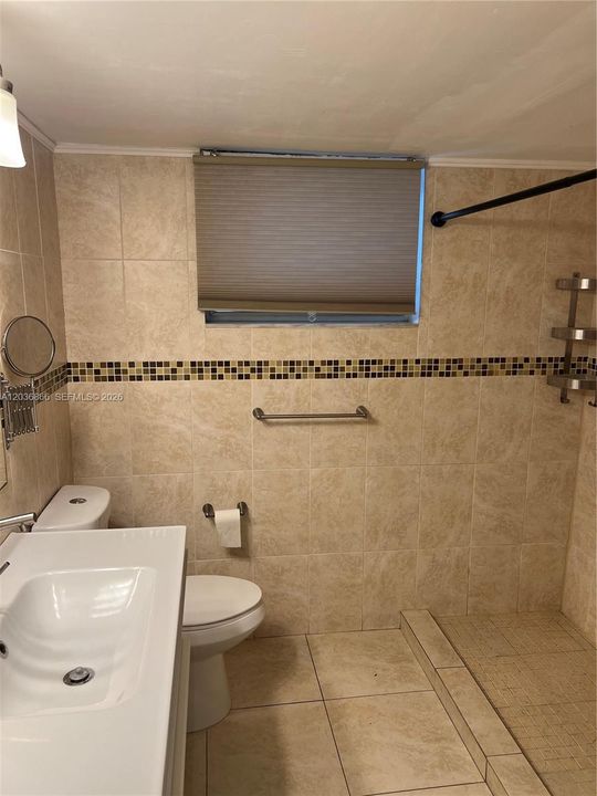 For Rent: $1,675 (1 beds, 1 baths, 909 Square Feet)