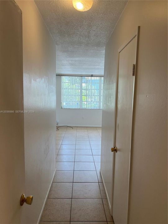 For Rent: $1,675 (1 beds, 1 baths, 909 Square Feet)