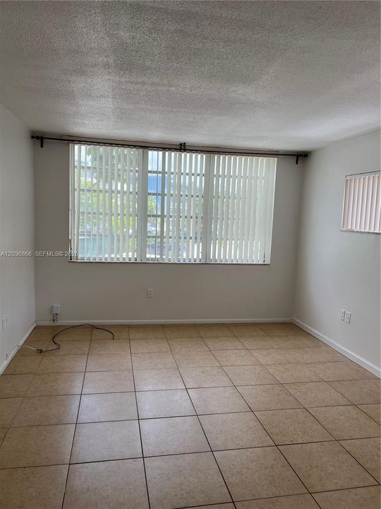 For Rent: $1,675 (1 beds, 1 baths, 909 Square Feet)
