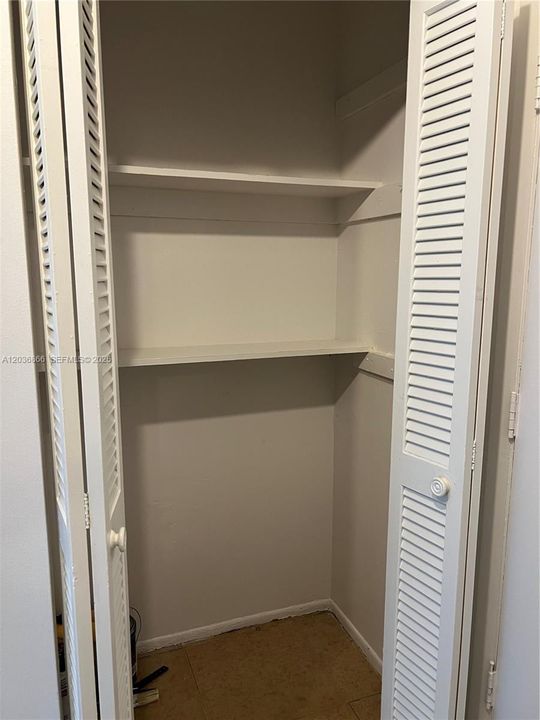 For Rent: $1,675 (1 beds, 1 baths, 909 Square Feet)