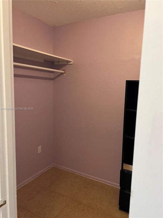 For Rent: $1,675 (1 beds, 1 baths, 909 Square Feet)