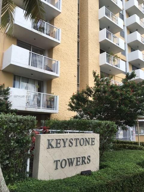 For Sale: $200,000 (1 beds, 1 baths, 806 Square Feet)