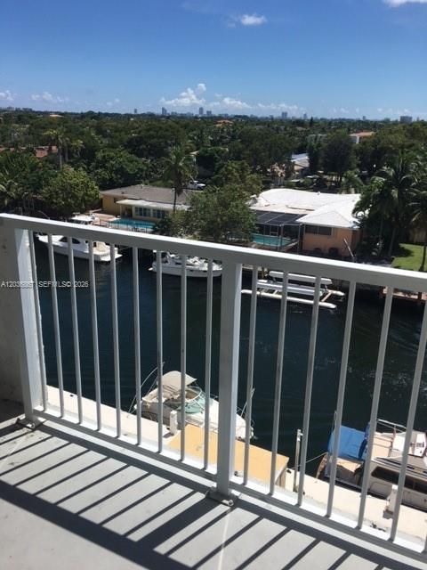 For Sale: $200,000 (1 beds, 1 baths, 806 Square Feet)