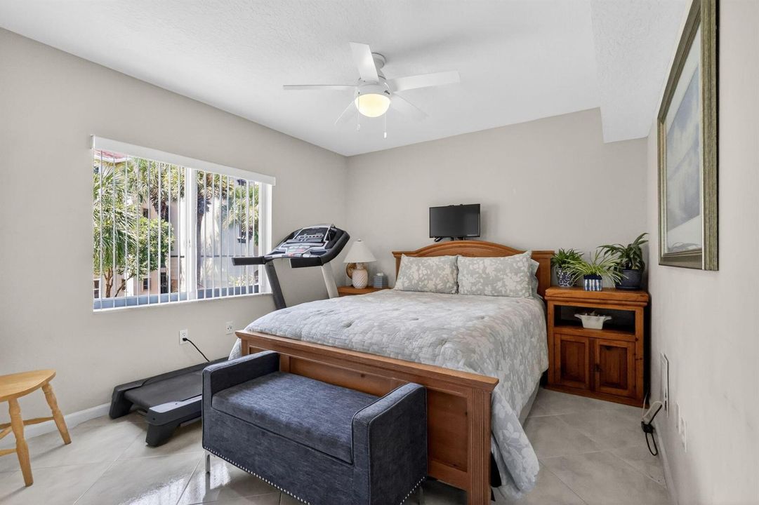 Guest/2nd bedroom