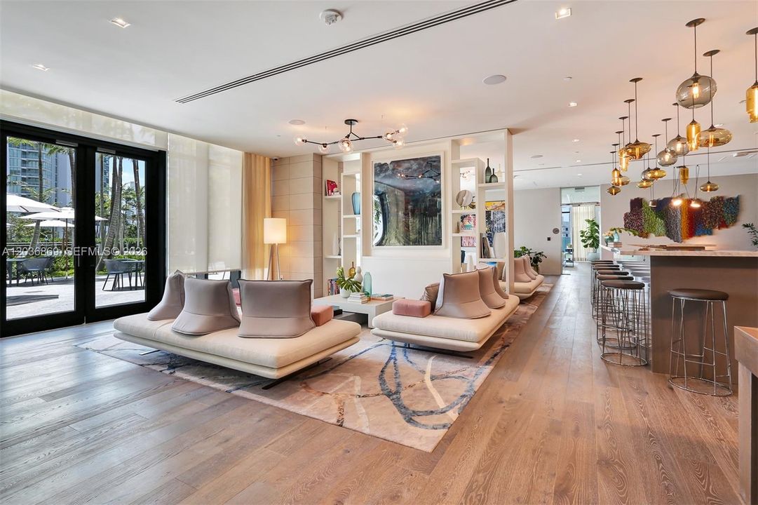 For Sale: $798,500 (1 beds, 2 baths, 898 Square Feet)