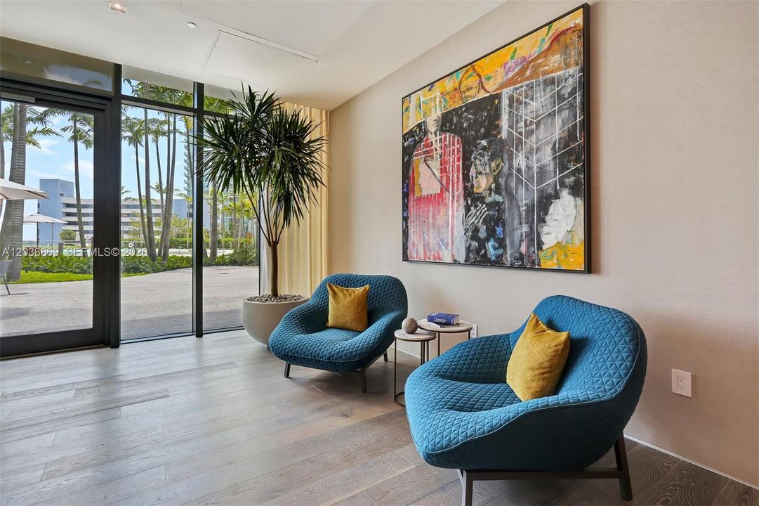 For Sale: $798,500 (1 beds, 2 baths, 898 Square Feet)