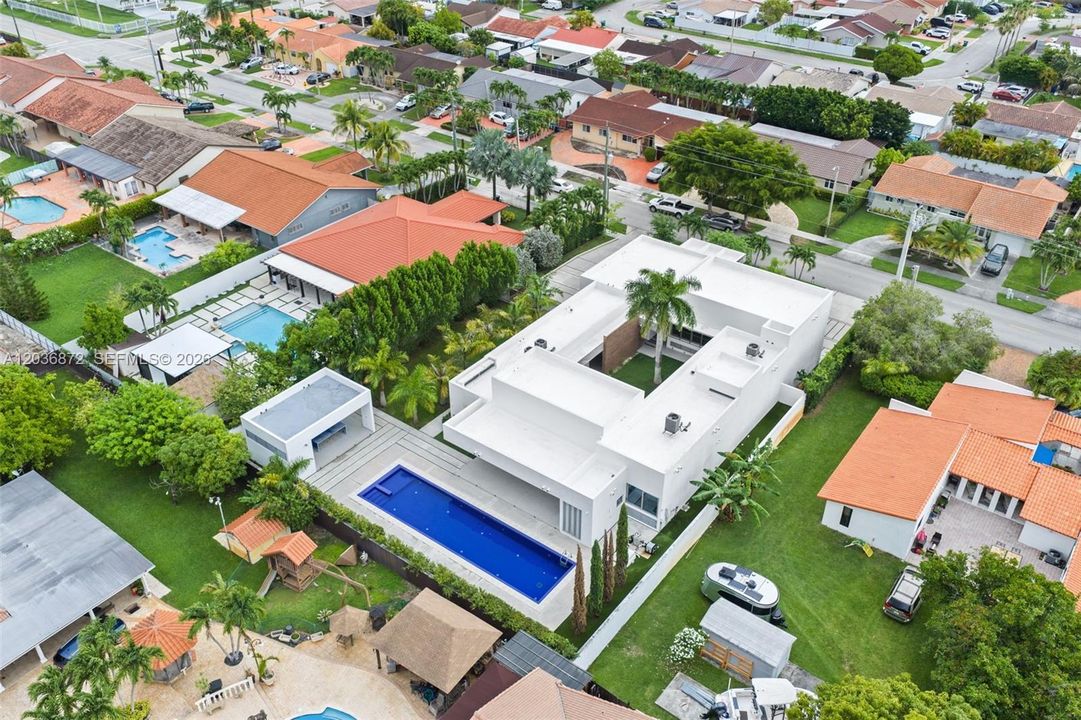For Sale: $2,999,900 (6 beds, 5 baths, 4146 Square Feet)