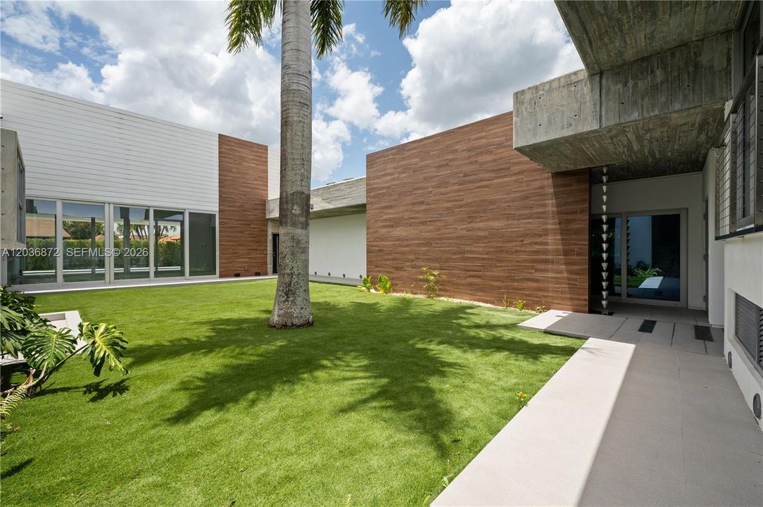 For Sale: $2,999,900 (6 beds, 5 baths, 4146 Square Feet)