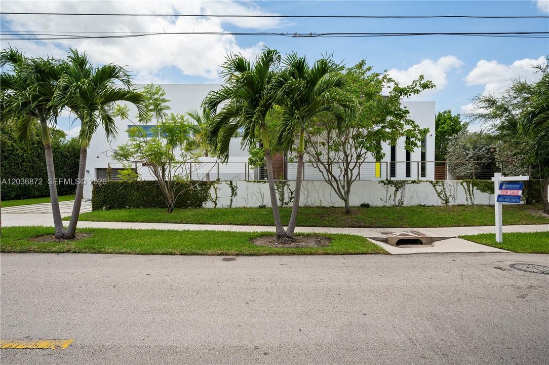 For Sale: $2,999,900 (6 beds, 5 baths, 4146 Square Feet)