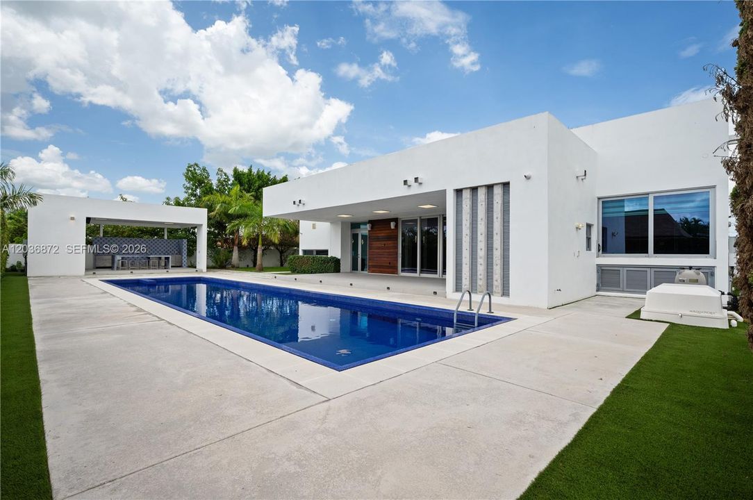 For Sale: $2,999,900 (6 beds, 5 baths, 4146 Square Feet)
