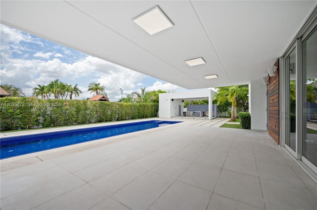 For Sale: $2,999,900 (6 beds, 5 baths, 4146 Square Feet)