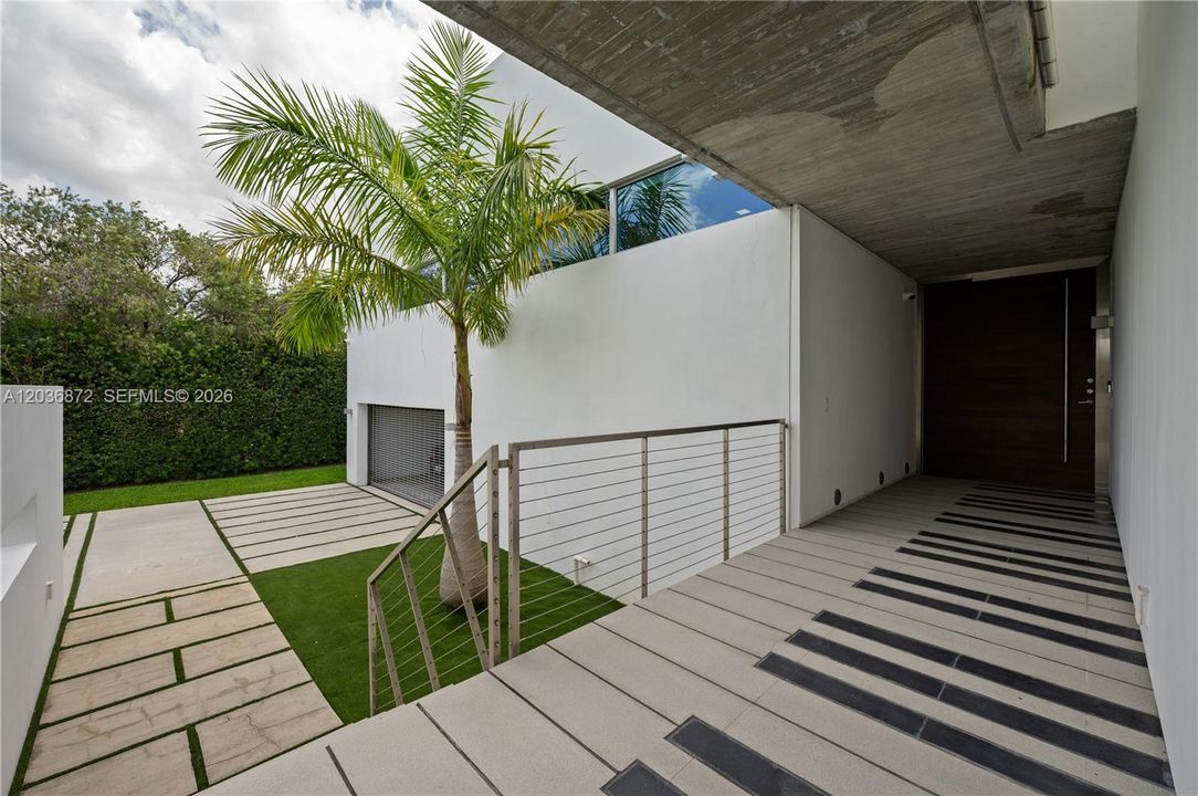 For Sale: $2,999,900 (6 beds, 5 baths, 4146 Square Feet)