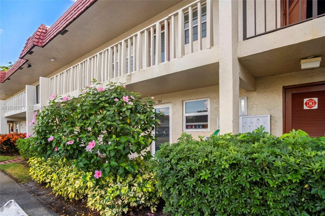 For Sale: $129,999 (1 beds, 1 baths, 610 Square Feet)