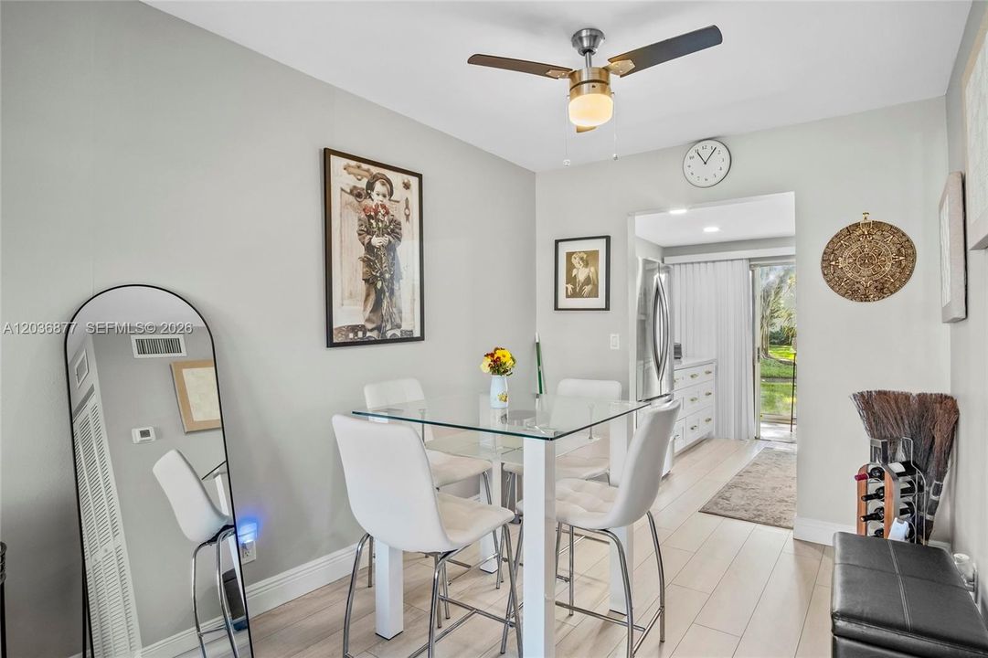 For Sale: $129,999 (1 beds, 1 baths, 610 Square Feet)