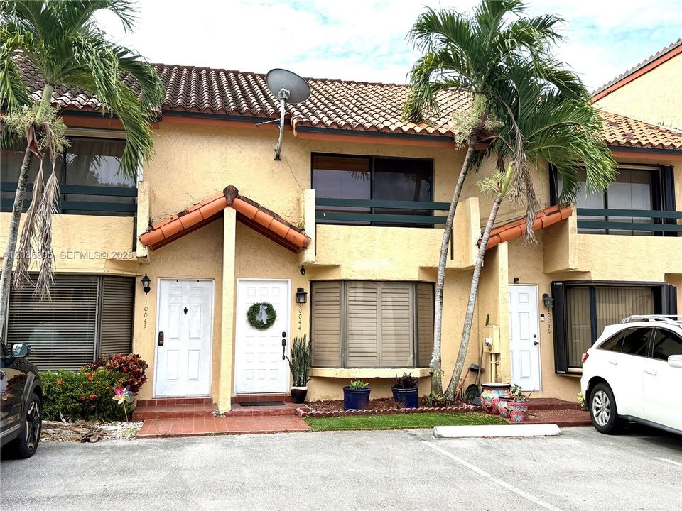For Rent: $2,500 (1 beds, 1 baths, 970 Square Feet)